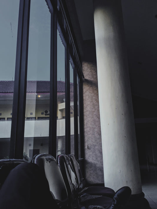 a row of chairs sitting in front of a window
