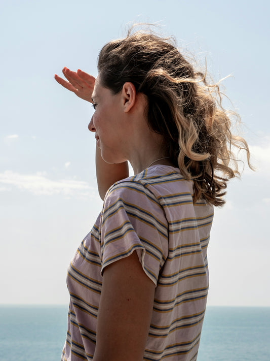 a person with the hand up